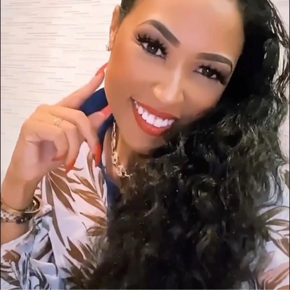 Meet your Posher, Courtney - Picture 1 of 1